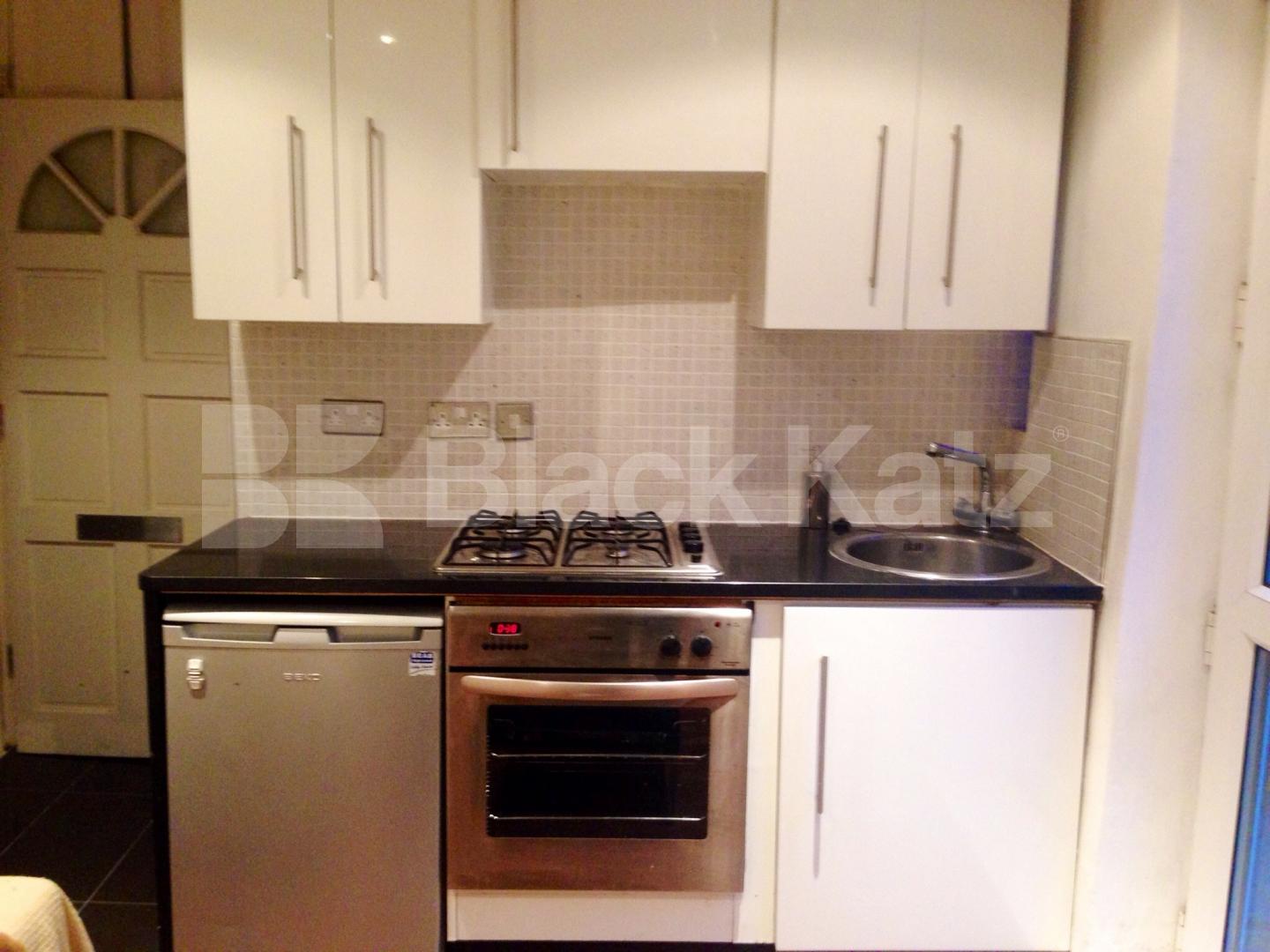 			LET, 1 Bedroom, 1 bath, 1 reception Apartment			 Lendal Terrace, Clapham North